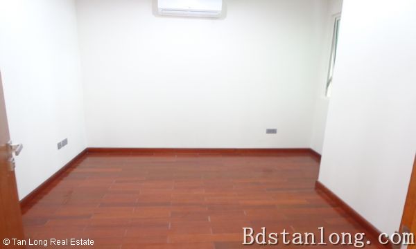 Квартира с 3 спальнями в Тэйхо, Ханой, Вьетнам № 3308