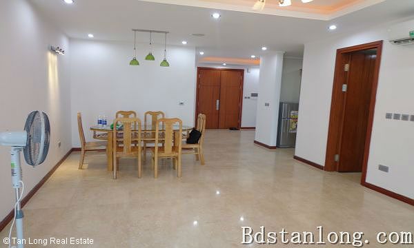 Квартира с 3 спальнями в Тэйхо, Ханой, Вьетнам № 3308