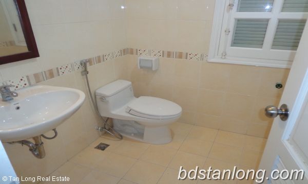 Дом с 4 спальнями в Тэйхо, Ханой, Вьетнам № 7327