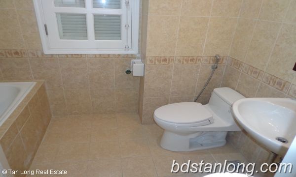 Дом с 4 спальнями в Тэйхо, Ханой, Вьетнам № 7327