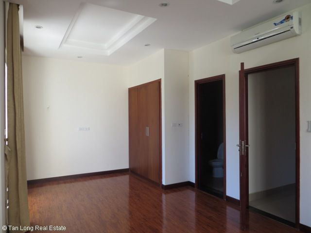 4 bedrooms Villa in Long Bien, Ha Noi, Vietnam No. 5687