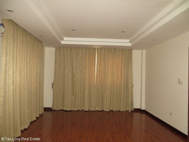 4 bedrooms Villa in Long Bien, Ha Noi, Vietnam No. 5687