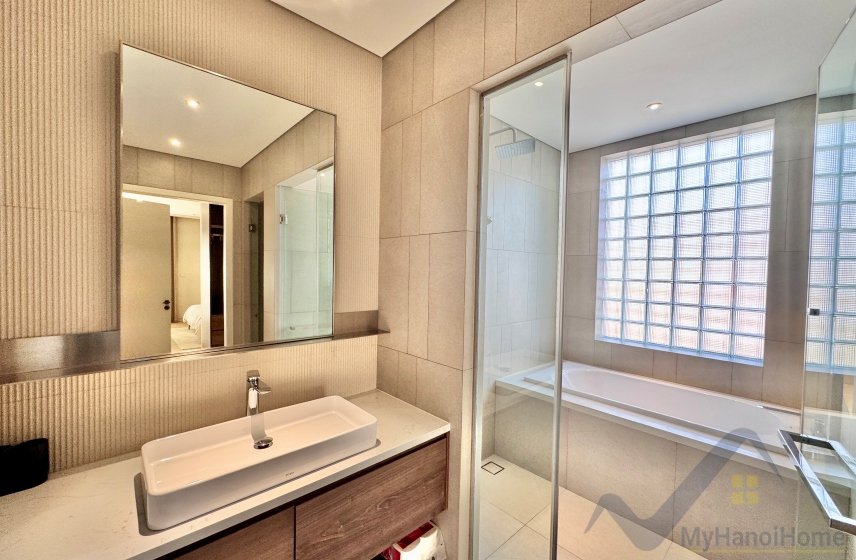 3 bedrooms Apartment in Hoan Kiem, Ha Noi, Vietnam No. 28863