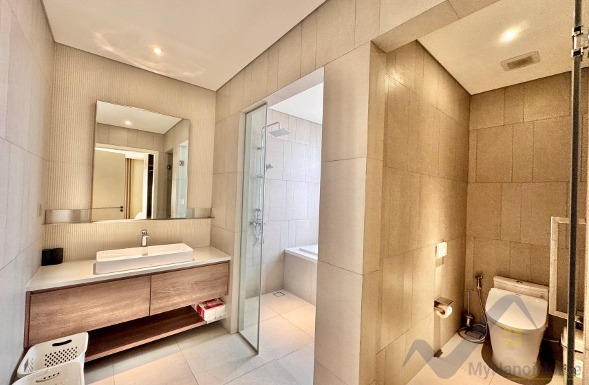3 bedrooms Apartment in Hoan Kiem, Ha Noi, Vietnam No. 28863