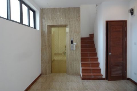 Дуплекс с 2 спальнями в Тэйхо, Ханой , № 9513