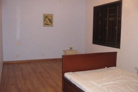 Квартира с 4 спальнями в Тэйхо, Ханой , № 7682