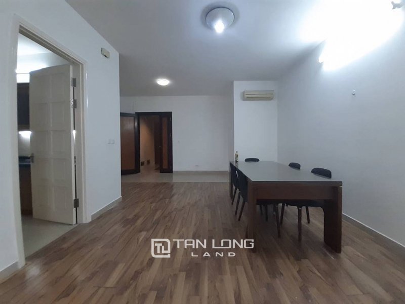 Квартира с 3 спальнями в Тэйхо, Ханой, Вьетнам № 2249