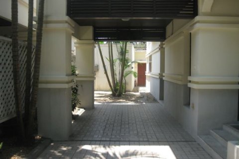 3 bedrooms Villa in Tay Ho, Ha Noi, No. 7134 2