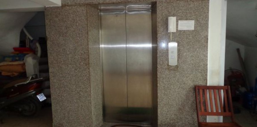 1 bedroom Apartment in Hai Ba Trung, Ha Noi, No. 7490