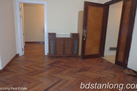 Квартира с 3 спальнями в Тэйхо, Ханой ,  № 7902