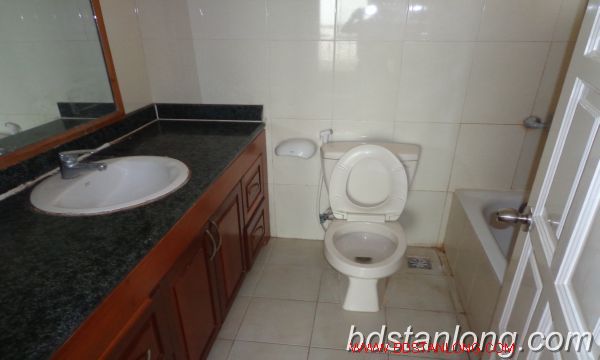 Квартира с 4 спальнями в Тэйхо, Ханой, Вьетнам № 7691