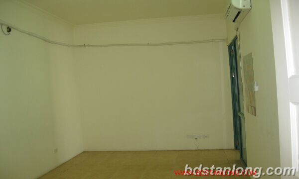 3 bedrooms Apartment in Dong Da, Ha Noi, Vietnam No. 8657