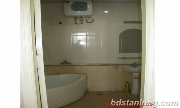 3 bedrooms Apartment in Dong Da, Ha Noi, Vietnam No. 8657