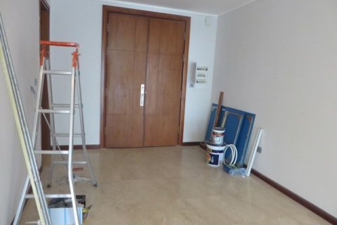 Квартира с 4 спальнями в Тэйхо, Ханой , № 5286