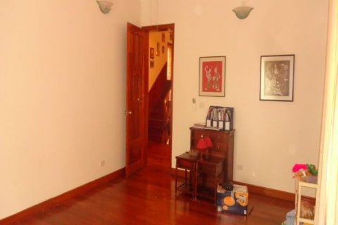 7 bedrooms Villa in Tay Ho, Ha Noi,  No. 3317 23