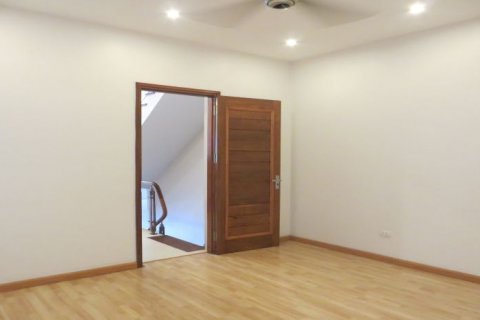 3 bedrooms Villa in Tay Ho, Ha Noi, No. 20091 8