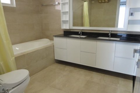 Квартира с 4 спальнями в Тэйхо, Ханой ,  № 6224 25