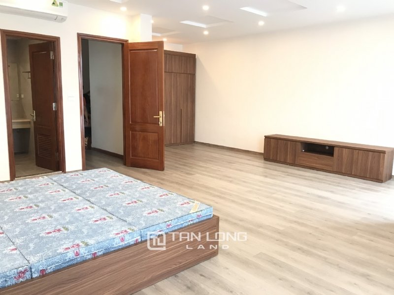 5 bedrooms Villa in Long Bien, Ha Noi, Vietnam No. 2447