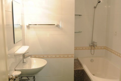 3 bedrooms Apartment in Hai Ba Trung, Ha Noi,  No. 5863 13