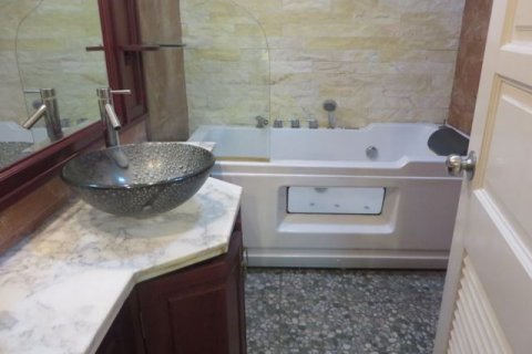 4 bedrooms Apartment in Tay Ho, Ha Noi, No. 1889 9