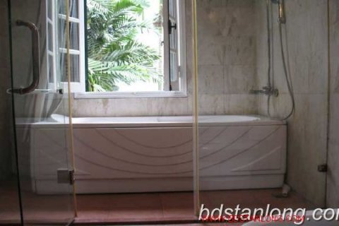 Вилла с 4 спальнями в Тэйхо, Ханой ,  № 8771