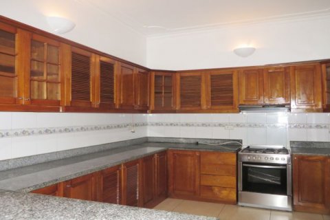 6 bedrooms Villa in Tay Ho, Ha Noi, No. 20315 8