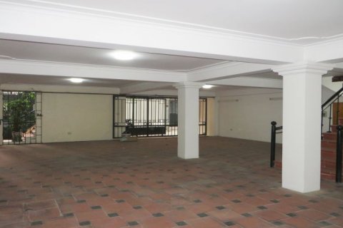 6 bedrooms Villa in Tay Ho, Ha Noi, No. 20315 4
