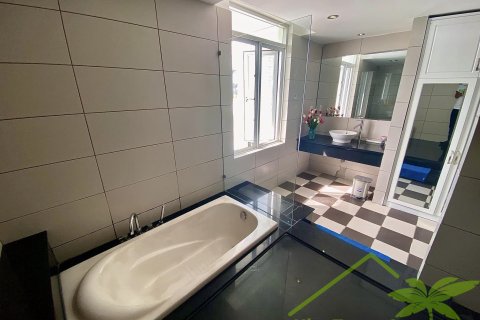5 bedrooms Villa in Nha Trang, No. 28207 12