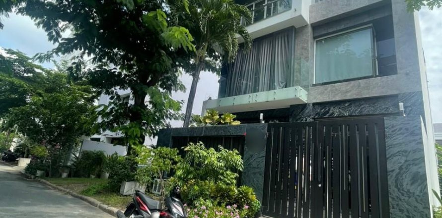 Studio Villa in District 7, Ho Chi Minh, No. 9575