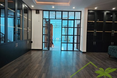 5 bedrooms Villa in Nha Trang, No. 28223 3