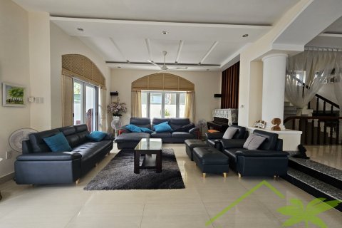 6 bedrooms Villa in Nha Trang, No. 28221 2