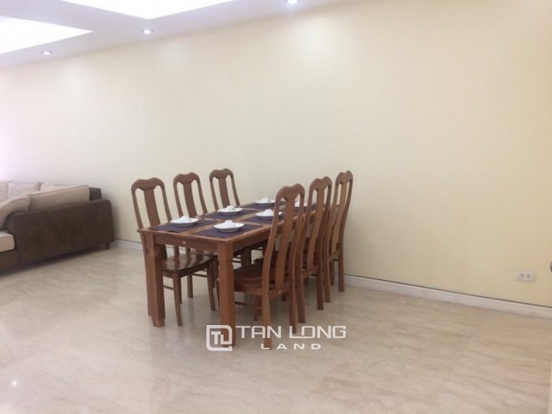 Квартира с 3 спальнями в Тэйхо, Ханой, Вьетнам № 2664