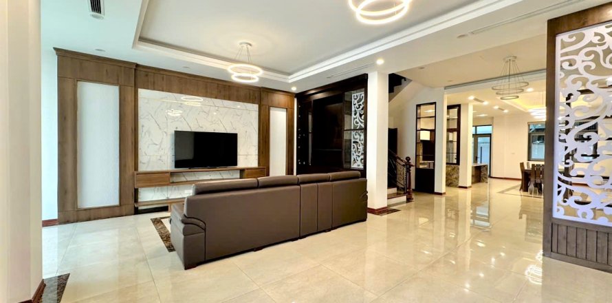 5 bedrooms Villa in Long Bien, Ha Noi, No. 19701