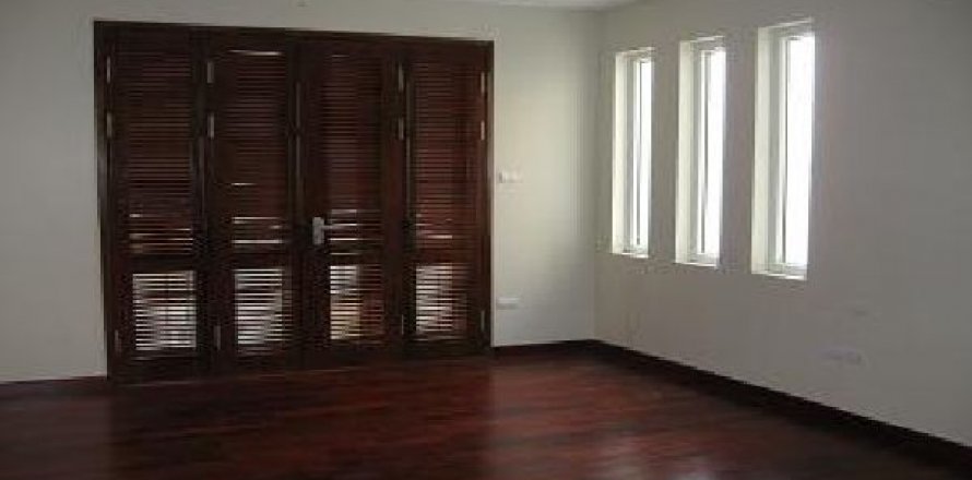 4 bedrooms House in Tay Ho, Ha Noi, No. 8433