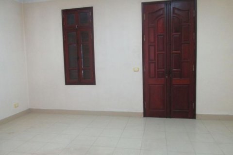 Дом с 10 спальнями в Тэйхо, Ханой ,  № 6379 2