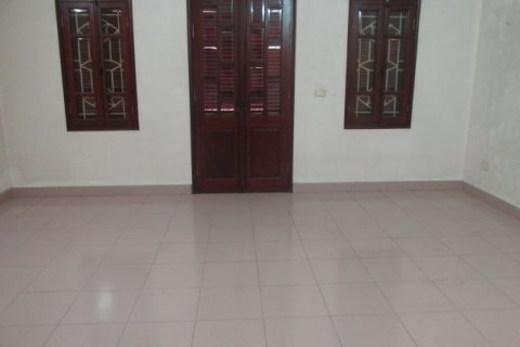 Дом с 10 спальнями в Тэйхо, Ханой ,  № 6379 3