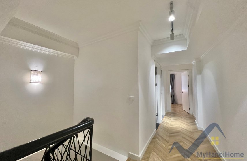 Квартира с 4 спальнями в Лонгбьен, Ханой, Вьетнам № 26673