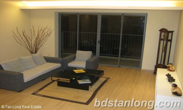 3 bedrooms Apartment in Dong Da, Ha Noi, Vietnam No. 8231