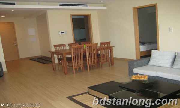 3 bedrooms Apartment in Dong Da, Ha Noi, Vietnam No. 8231