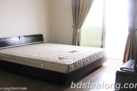 Квартира с 4 спальнями в Тэйхо, Ханой ,  № 4454