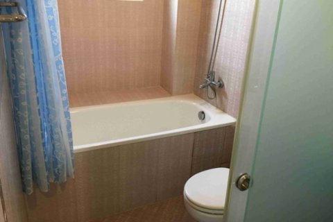 Studio Apartment in Hai Ba Trung, Ha Noi, No. 4205 5