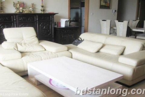 3 bedrooms Apartment in Dong Da, Ha Noi, No. 8217 2