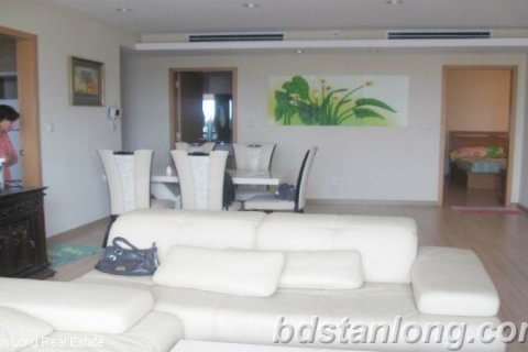 3 bedrooms Apartment in Dong Da, Ha Noi, No. 8217 3