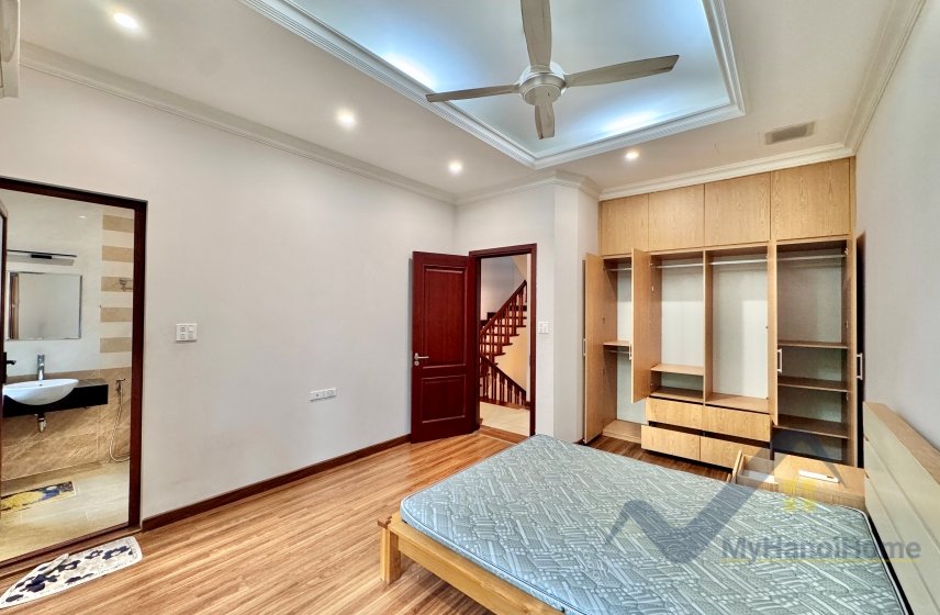 4 bedrooms Villa in Long Bien, Ha Noi, Vietnam No. 19751