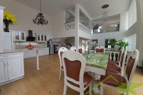 7 bedrooms Villa in Nha Trang, No. 28531 9