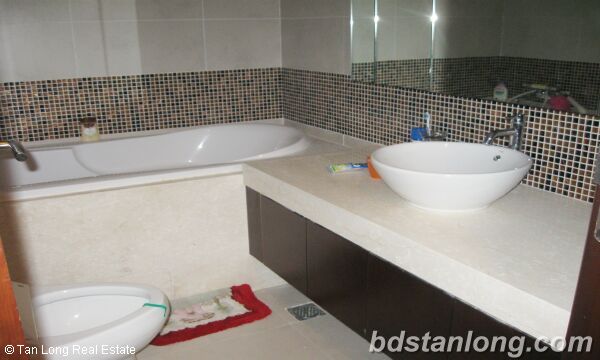 3 bedrooms Apartment in Ba Dinh, Ha Noi, Vietnam No. 8640