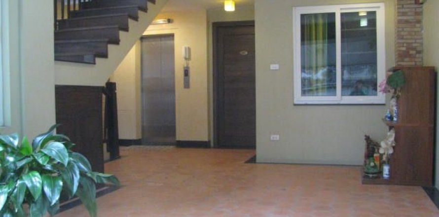 1 bedroom Apartment in Tay Ho, Ha Noi, No. 8075