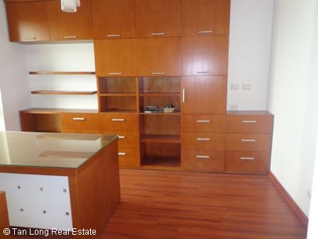 Квартира с 4 спальнями в Тэйхо, Ханой, Вьетнам № 7611