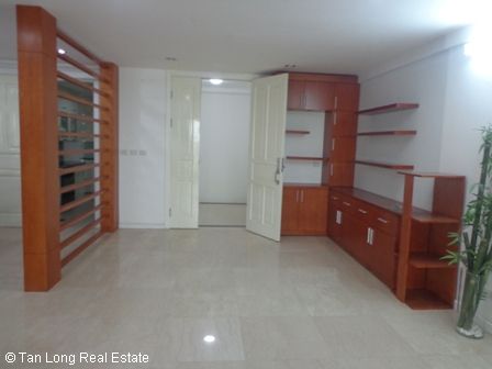Квартира с 4 спальнями в Тэйхо, Ханой, Вьетнам № 7611