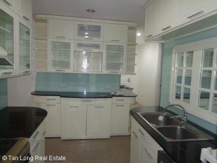 Квартира с 4 спальнями в Тэйхо, Ханой, Вьетнам № 7611